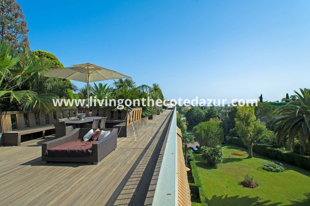 Buy a Penthouse for sale with 800 sqm rooftop terrace? Yes, you Cannes.