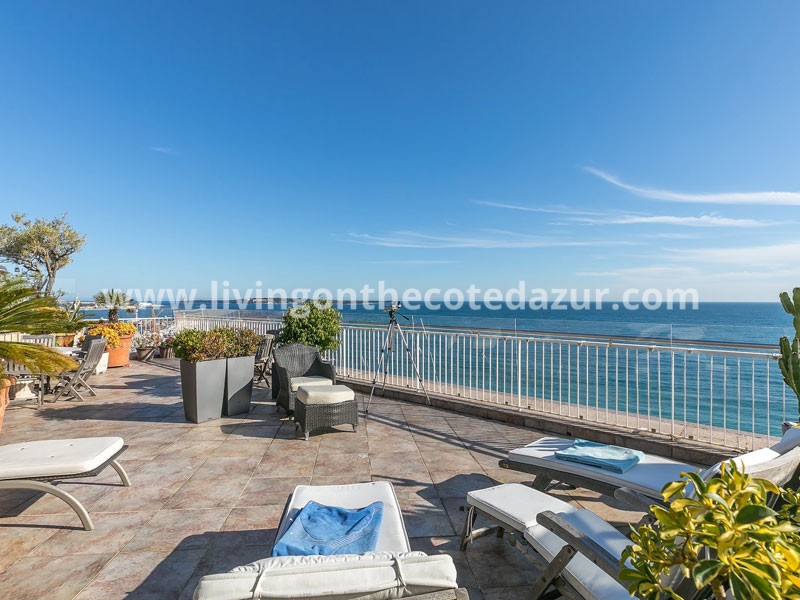 Cannes Midi Plage penthouse directly on the sea with large roof terrace