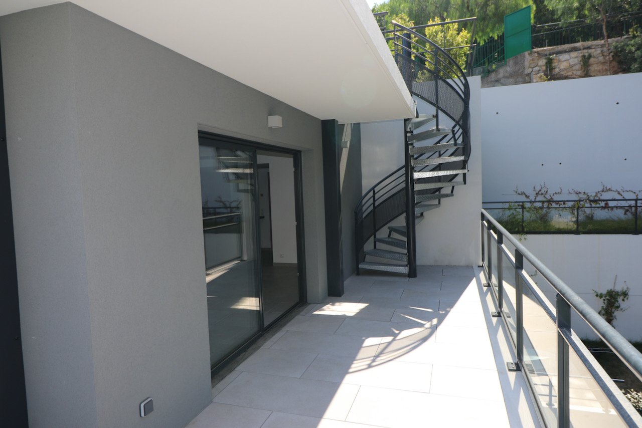 Beausoleil penthouse with rooftop pool and sea views — photo 17 of 20