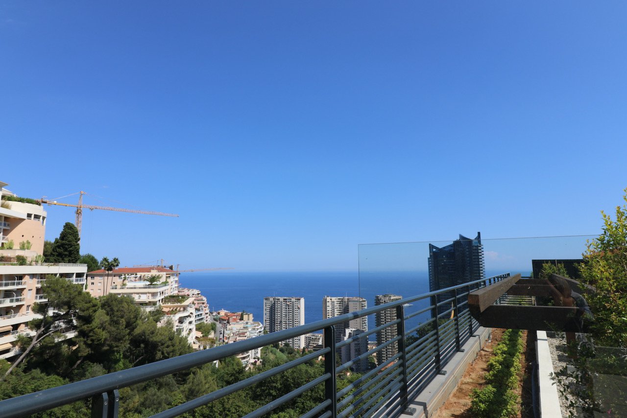 Beausoleil penthouse with rooftop pool and sea views — photo 18 of 20