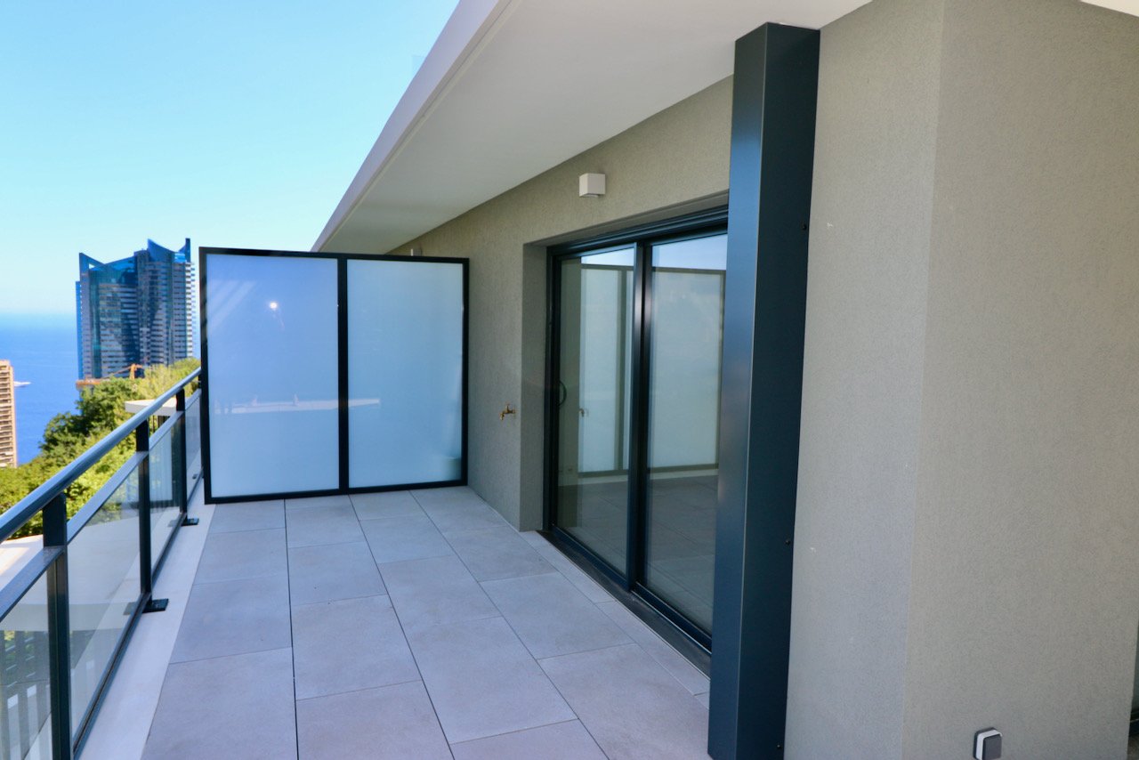 Beausoleil penthouse with rooftop pool and sea views — photo 19 of 20