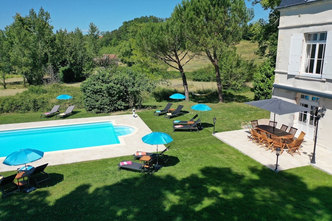 Bergerac, castle situated in the heart of the vineyards — photo 10 of 16