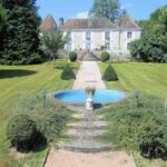 Small castle on wooded garden of 7771m2