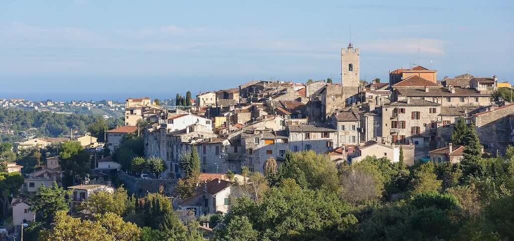 Villa and apartment for sale in Vence