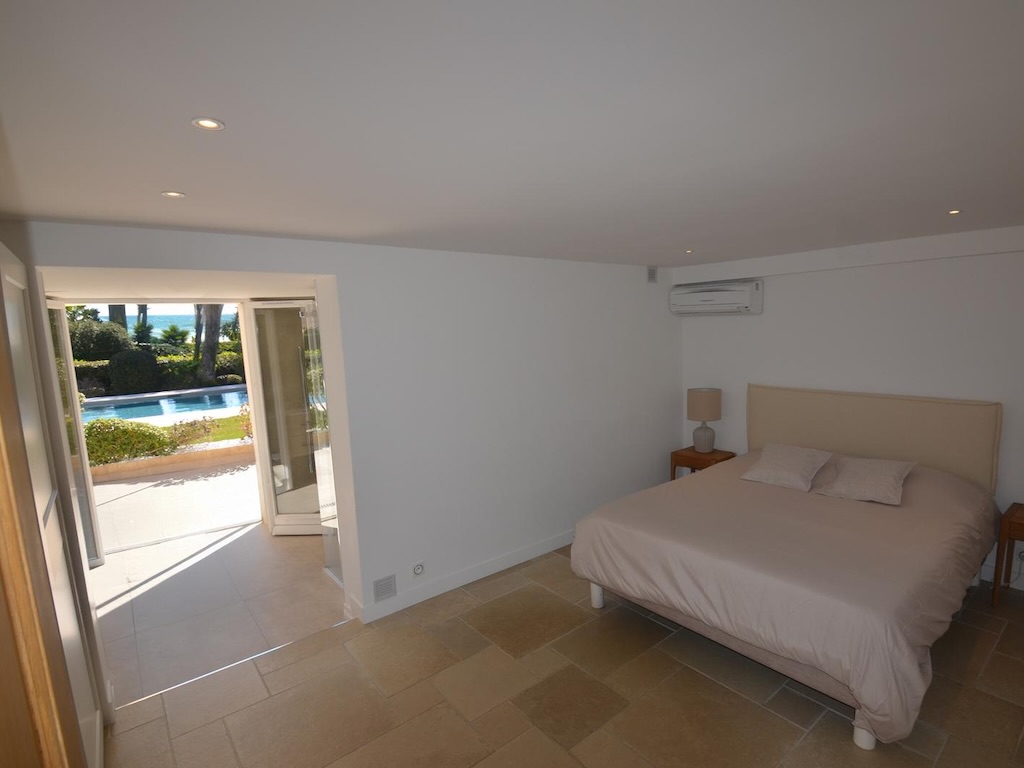 Exclusive Luxury Villa in Vallauris, close to Super Cannes — photo 17 of 20