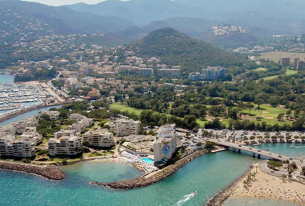 Villa and apartment for sale Mandelieu