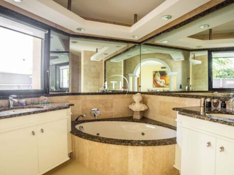 Domaine du Golf Sainte Maxime villa for sale